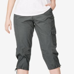 Eddie Bauer women's gray cropped cargo pants. Size 16